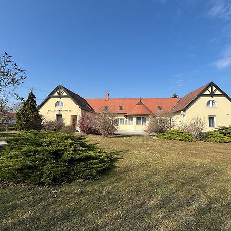 Festetich Kastélyszálló és Zsuzsanna Hotel Szeleste Exterior foto