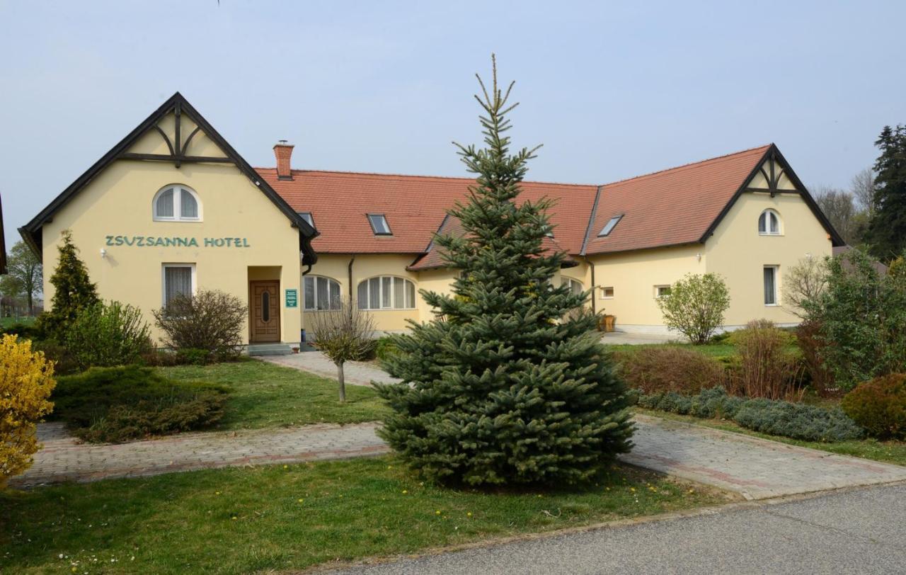 Festetich Kastélyszálló és Zsuzsanna Hotel Szeleste Exterior foto