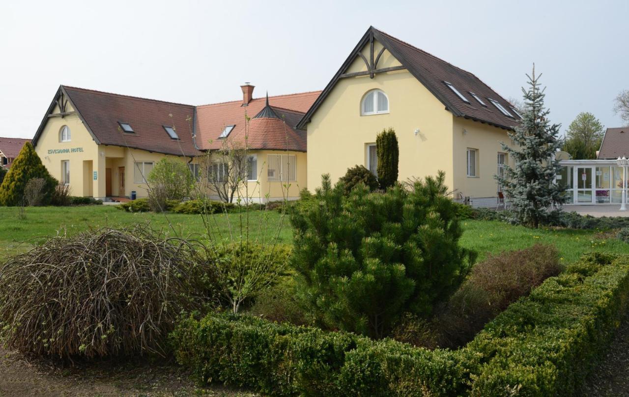 Festetich Kastélyszálló és Zsuzsanna Hotel Szeleste Exterior foto