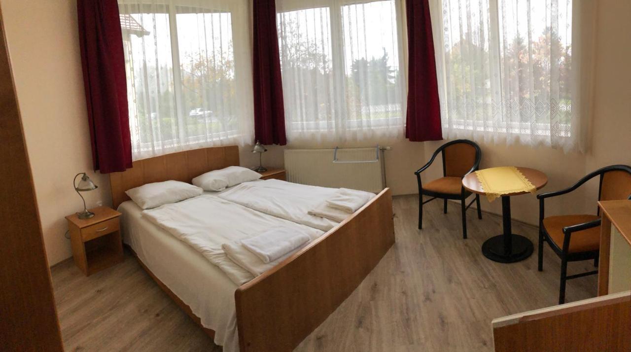 Festetich Kastélyszálló és Zsuzsanna Hotel Szeleste Exterior foto