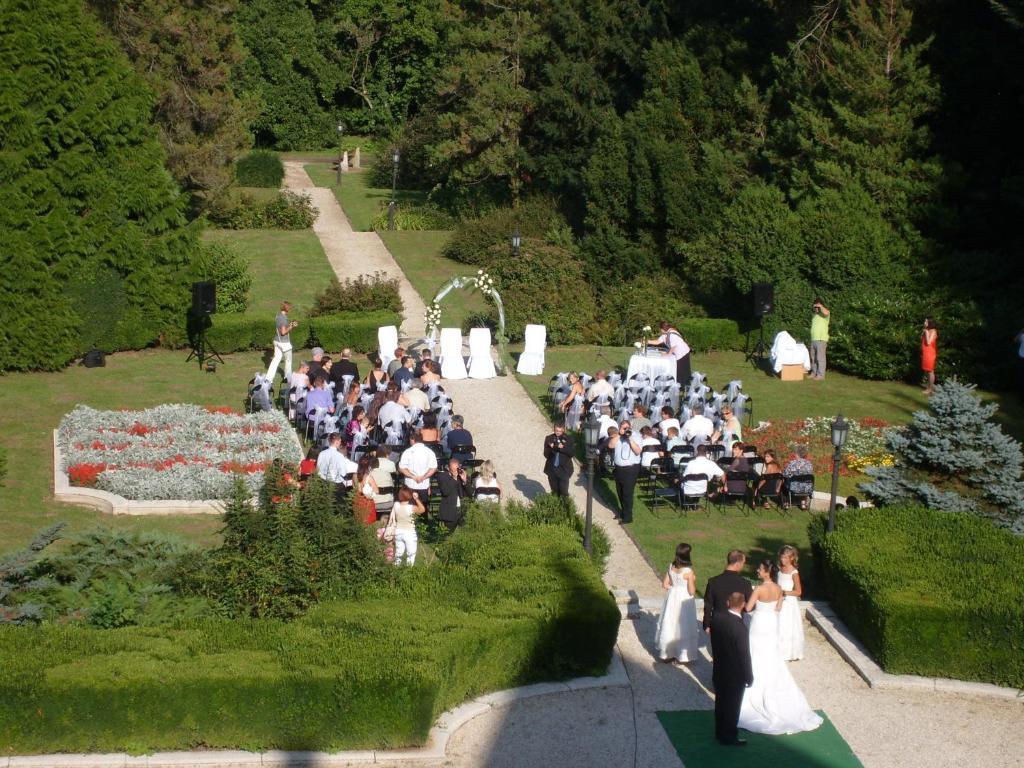 Festetich Kastélyszálló és Zsuzsanna Hotel Szeleste Exterior foto