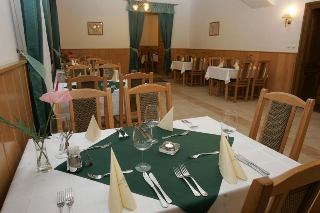 Festetich Kastélyszálló és Zsuzsanna Hotel Szeleste Exterior foto
